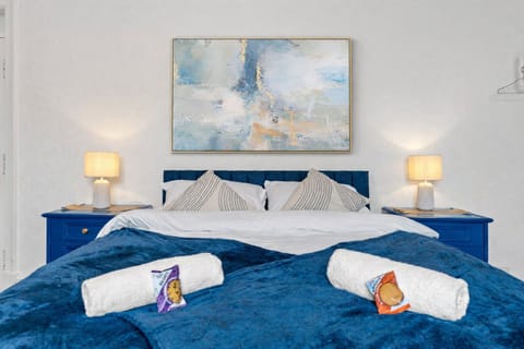 3 Bedroom House - Warrington Centre Sleeps 6 House in Warrington