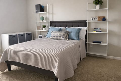 Spacious 4BR Near Ft. Novosel Gate, Perfect for PCS & Flight Students House in Enterprise