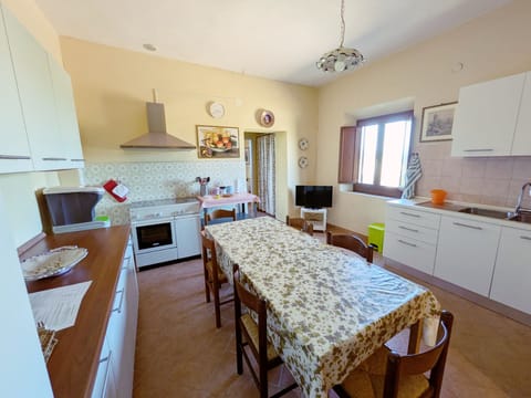 Casale Il Pescinone - Sunflower between sea and countryside, for large families Apartment in Tuscany