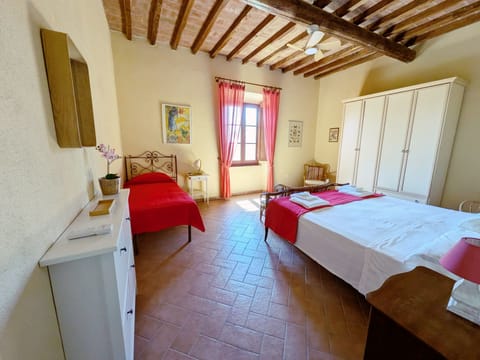 Casale Il Pescinone - Sunflower between sea and countryside, for large families Apartment in Tuscany