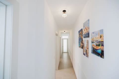 Brand new 3 bedroom apartment in Xemxija, St Paul’s Bay, with balcony and side sea view. Ideal for families, 2 bathrooms, laundry room, fully equipped kitchen and bus stop just outside. Apartment in Saint Paul's Bay