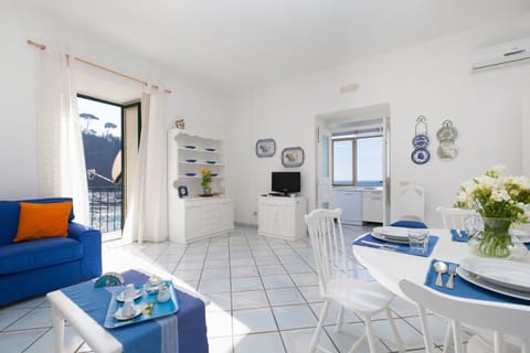 Marina Blu House with Sea View, Wi-Fi, and Air Conditioning House in Sant Agnello