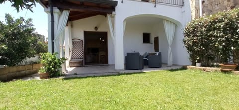 Holiday Home 'Fiorita' with Wi-Fi and Air Conditioning House in Budoni