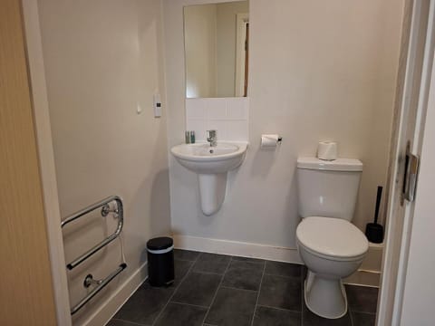 Relaxing Retreat in Cheltenham Apartment in Cheltenham