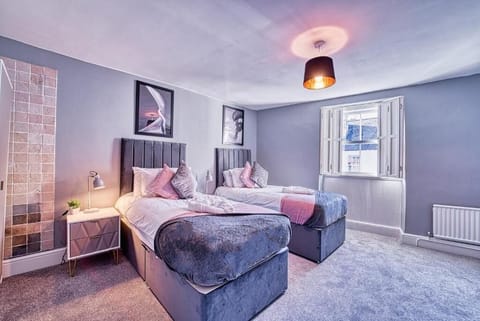 The Stylish Gem of Bath - Sleeps 10 House in Bath