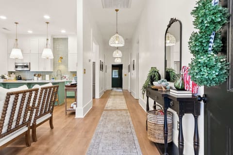 The Ivy Elephant- Prime Game-Day Walk to Bryant-Denny House in Northport