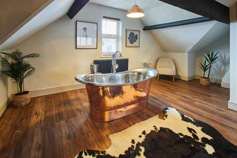 Third Floor Free Standing Copper Bath