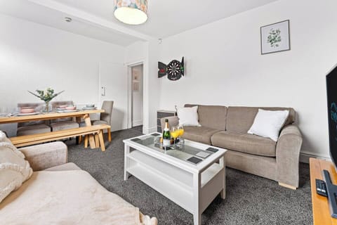 Long Term Stays, Warrington Centre, 3 Bed House House in Warrington