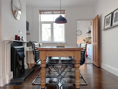 Inviting Home | Brilliant Location | Free Wi-Fi House in Northampton