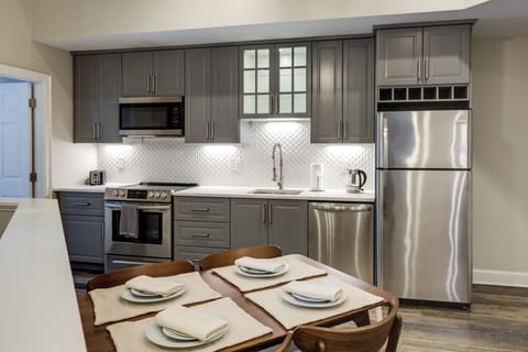 Kitchen | Main Level