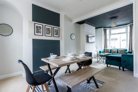 Stylish & comfy 3 bed house House in England