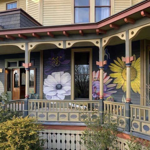 Floral Mural, Exterior