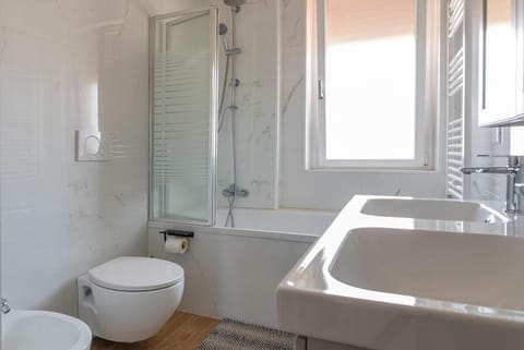 Roby's House - Your Cozy Shelter Near Vallelunga Racetrack Apartment in Viterbo