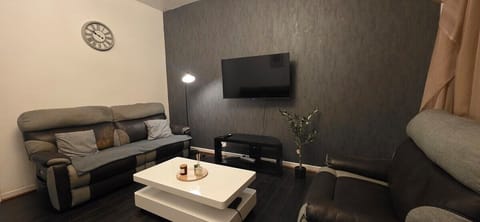 2 BR House, Sleeps 6, Odlham House in Oldham