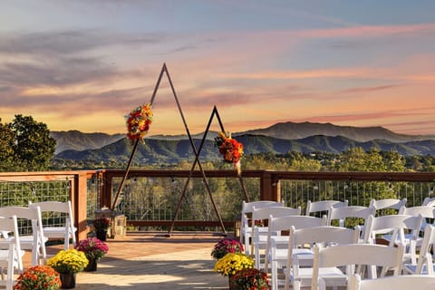 Say “I Do” with Breathtaking Smoky Mountain Views.
