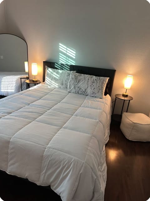 Like family-pet friendly 20 mi from the airport and 30 min from honeymoon beach House in Westchase