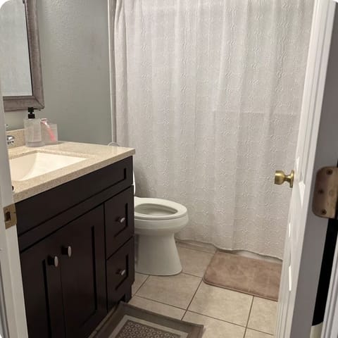 Like family-pet friendly 20 mi from the airport and 30 min from honeymoon beach House in Westchase