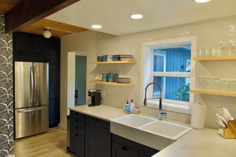 PetOK. WiFi. Parking. W/D. Yard. Netflix House in Clackamas County