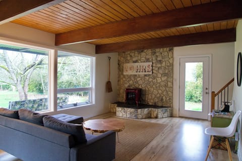 PetOK. WiFi. Parking. W/D. Yard. Netflix House in Clackamas County