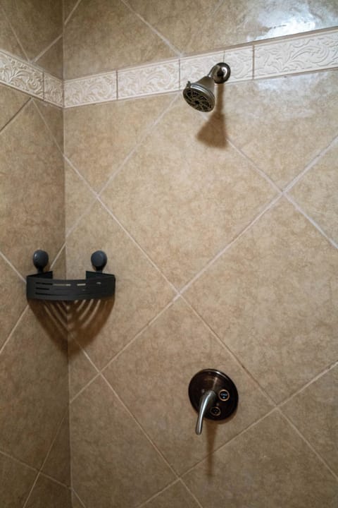 Classic Beverly Hills Guest House in the Flats – Long-Term Rental Cottage in Beverly Hills