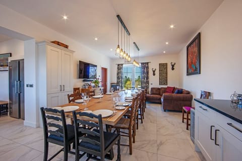 Oban Bay Hall - Seven Bedroom Villa, Sleeps 14 Villa in Oban