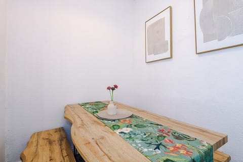 Modern 2-Bed, 2-Bath Home with Parking – Sleeps 5 House in South Derbyshire District