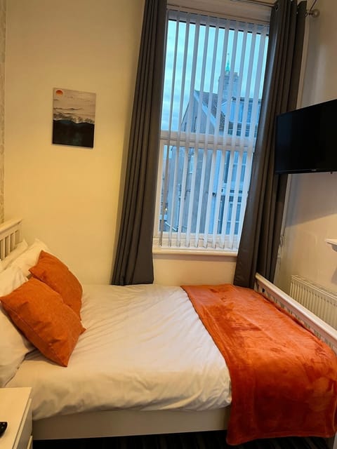 Spacious Group House – Winter Gardens – Sleeps 22 House in Blackpool