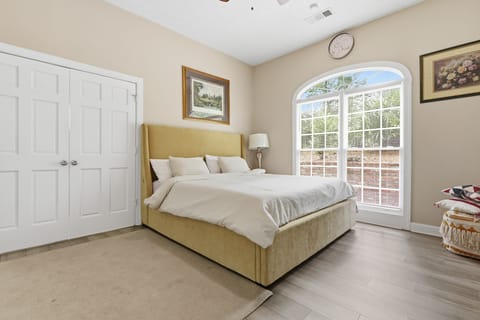 Scenic View Home, Pool, 3.5Bath, 2LivingRm, Mins to Ft. Benning, Copper Creek House in Columbus