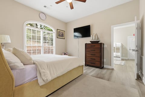 Scenic View Home, Pool, 3.5Bath, 2LivingRm, Mins to Ft. Benning, Copper Creek House in Columbus