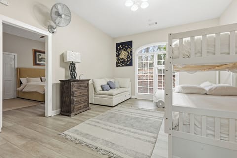 Scenic View Home, Pool, 3.5Bath, 2LivingRm, Mins to Ft. Benning, Copper Creek House in Columbus