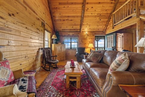 Rustic Cedar Roost - Spectacular Views -Family & Pet Friendly -Peaceful Escape Cabin in Arkansas