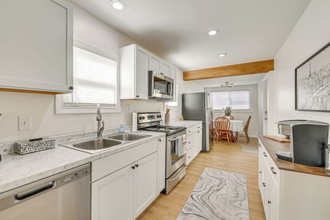 Kitchen & Dining Nook | Single-Story Home w/ Basement