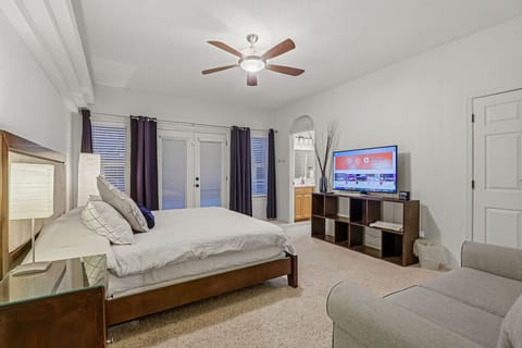 Eagle Point Mountain View Retreat w Pool House in El Paso