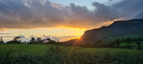 Where The Ocean Meets the Sky - 5 min from Surfing House in County Sligo