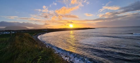 Where The Ocean Meets the Sky - 5 min from Surfing House in County Sligo