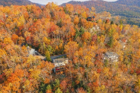 Wake up to panoramic mountain scenery and the calming presence of nature all around. This peaceful setting captures everything people love about Asheville.