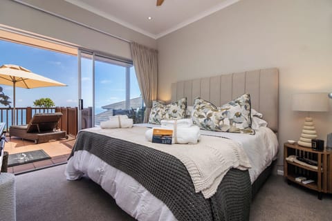 Escape to Waves & Whales, Knysna - Where Brenton-on-Sea Works Its Magic! Apartment in Knysna