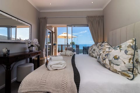 Escape to Waves & Whales, Knysna - Where Brenton-on-Sea Works Its Magic! Apartment in Knysna