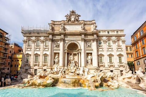 IMMERSE YOURSELF IN THE AUTHENTIC RHYTHM & ATMOSPHERE OF ROME NEAR COLOSSEUM Apartment in Rome