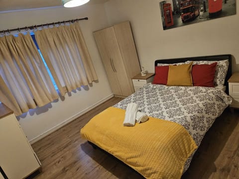 Modern 2-Bed Apt Near Hospital and University of Birmingham Apartment in Birmingham