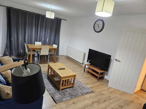 Modern 2-Bed Apt Near Hospital and University of Birmingham Apartment in Birmingham