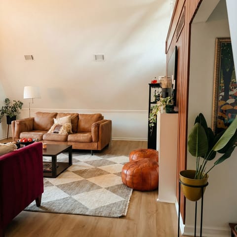 7 mins to the Airport & GICC! Hot Tub, Movie Room & Arcade House in East Point