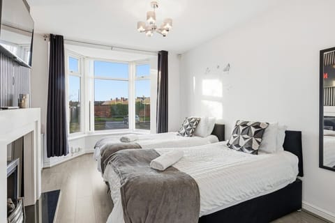The Crews Quarters Anfield - Sleeps 10 - Modern House in Liverpool