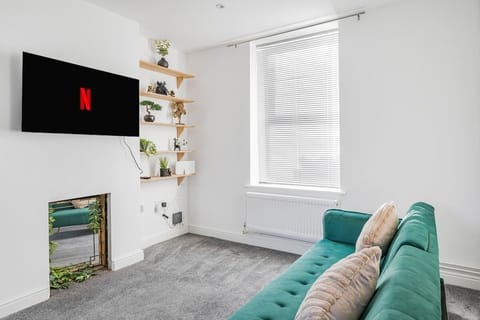 Bright & Cosy 3 Bed Home I Parking I Sleeps 6 House in Ipswich