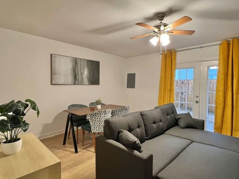 Close to Town 2 Bedroom Relax Apartment in Starkville