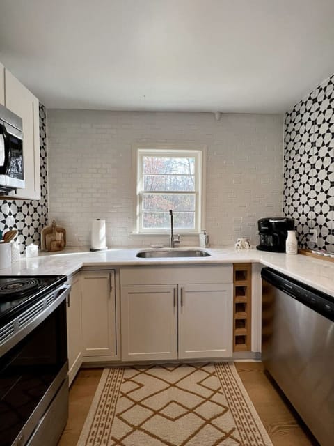 Central Charmer -- Fire Pit -- Game Day -- Central ! House in Starkville