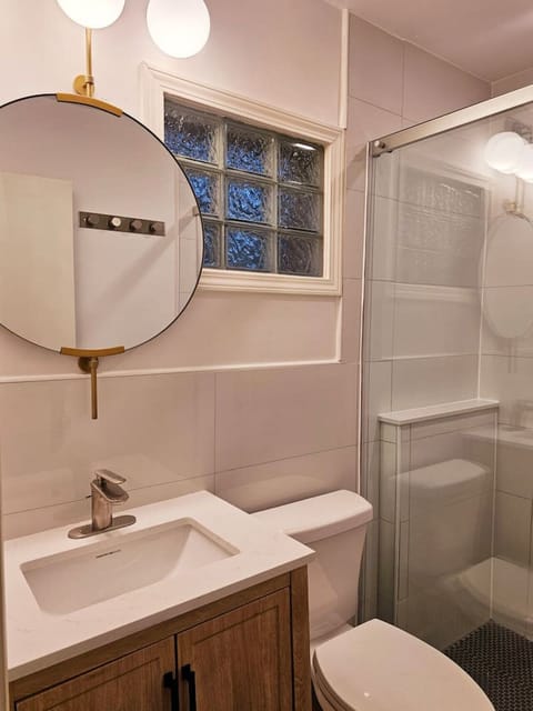 Johnny CASH King Room - Starkville City Jail Bed and Breakfast in Starkville