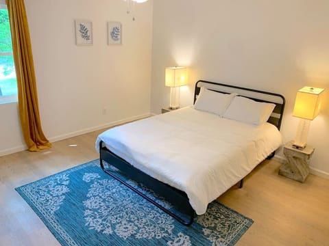 Central MSU Explorer`s Nest 2BR Apartment in Starkville