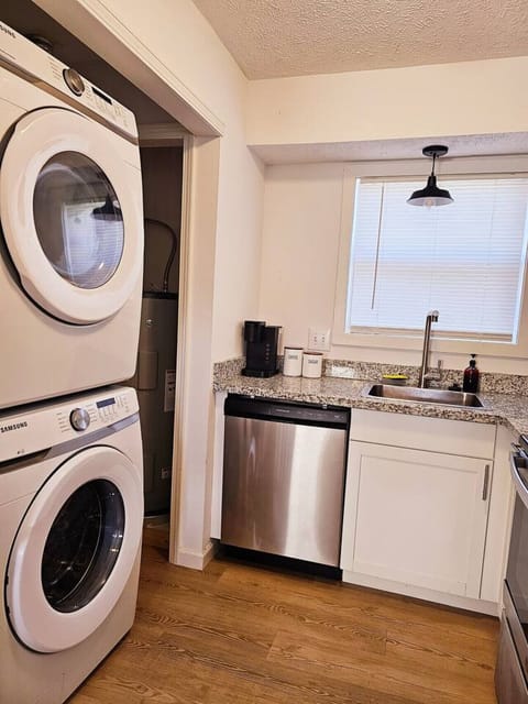 Cozy 2-Bedroom Haven: Sleeps 5! Apartment in Starkville