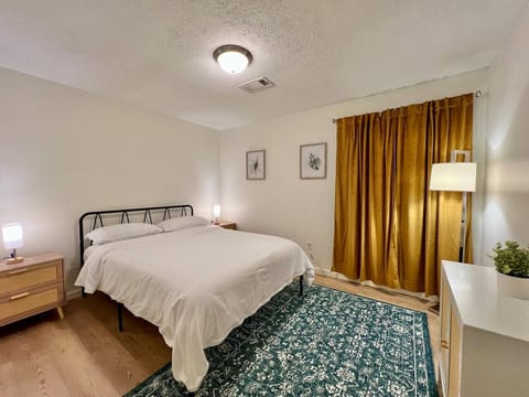 Comfy Convenience 2 BR Close 2 MSU Apartment in Starkville